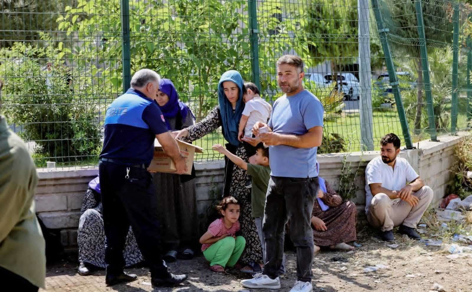 Viranşehir Belediyesi, sınav günü öğrenciler ve aileler için sahada görev aldı