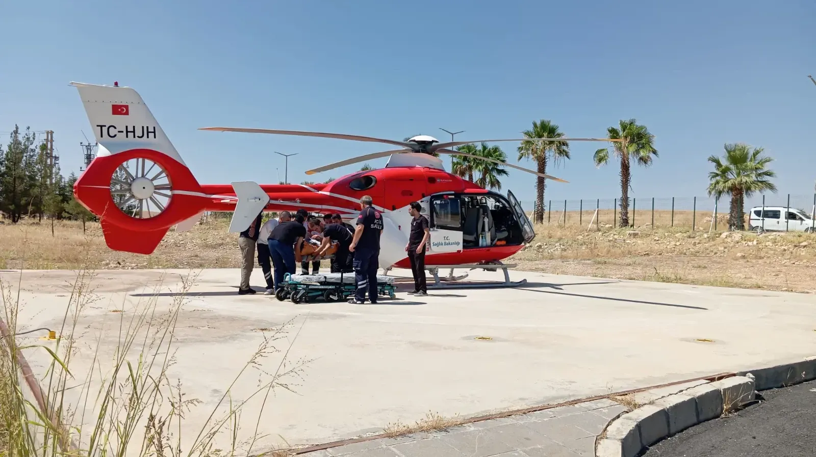 Cizre’de Otomobil Takla Attı: 3 Yaralı, Bir Kişi Helikopterle Şanlıurfa’ya Sevk Edildi