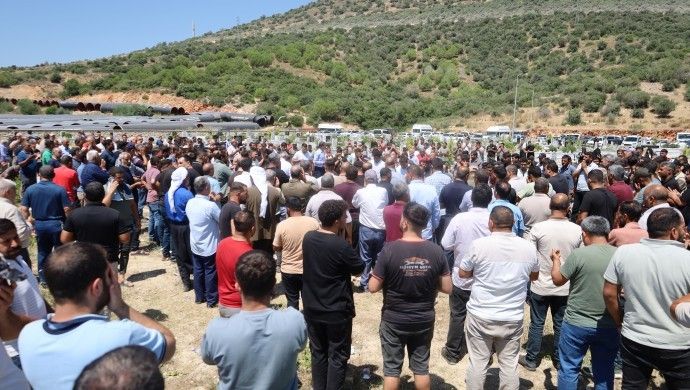 Denizde boğulan aile defnedildi