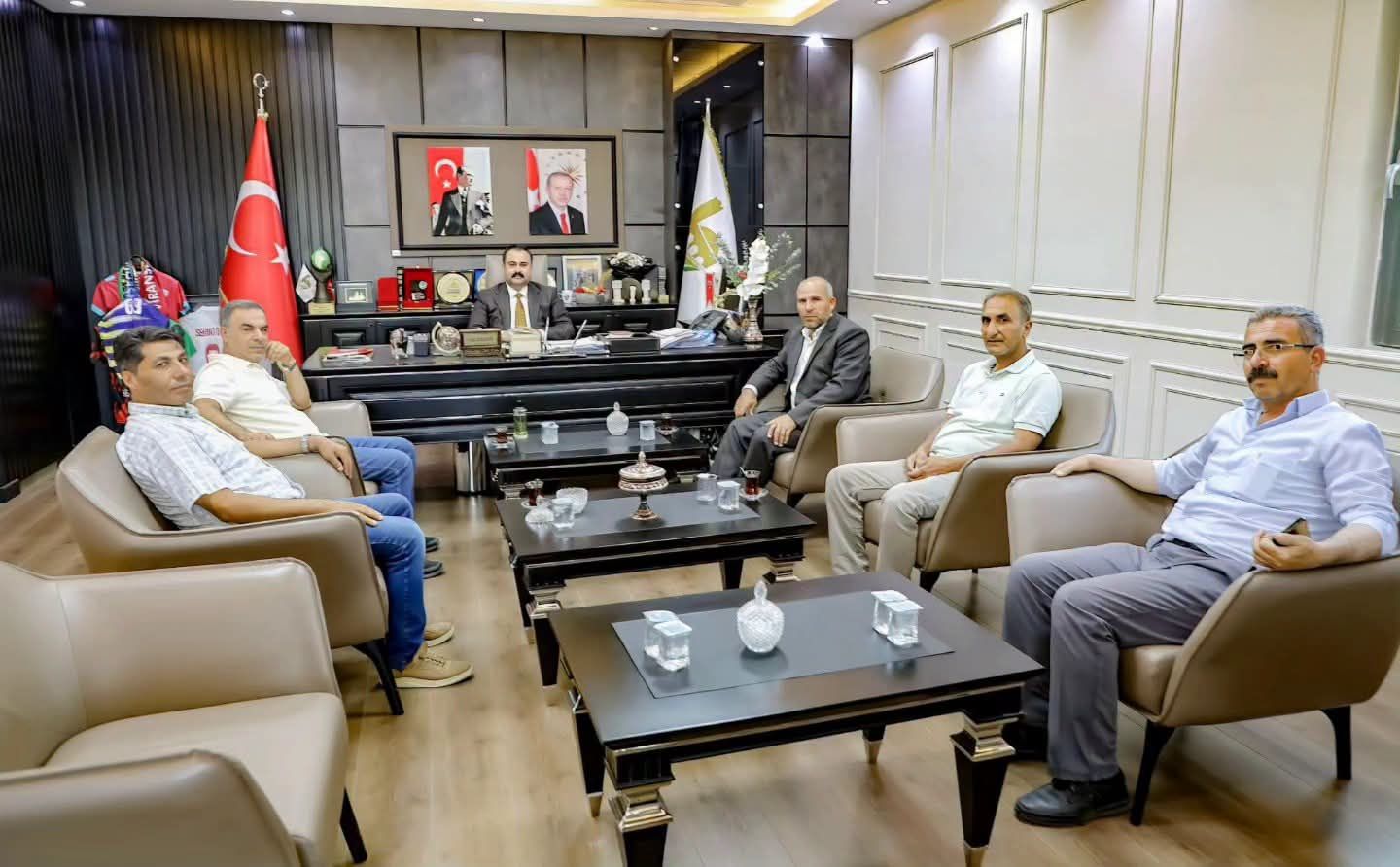 Eş Başkan Serhat Dicle İnan, Muhtarlarla İstişarelerini Sürdürüyor