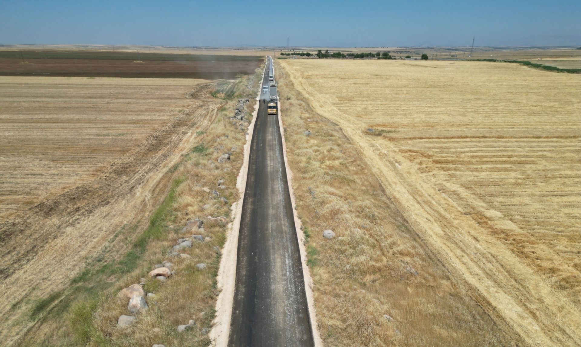HİLVAN’DA 8,5 KİLOMETRELİK YOL YENİLENDİ