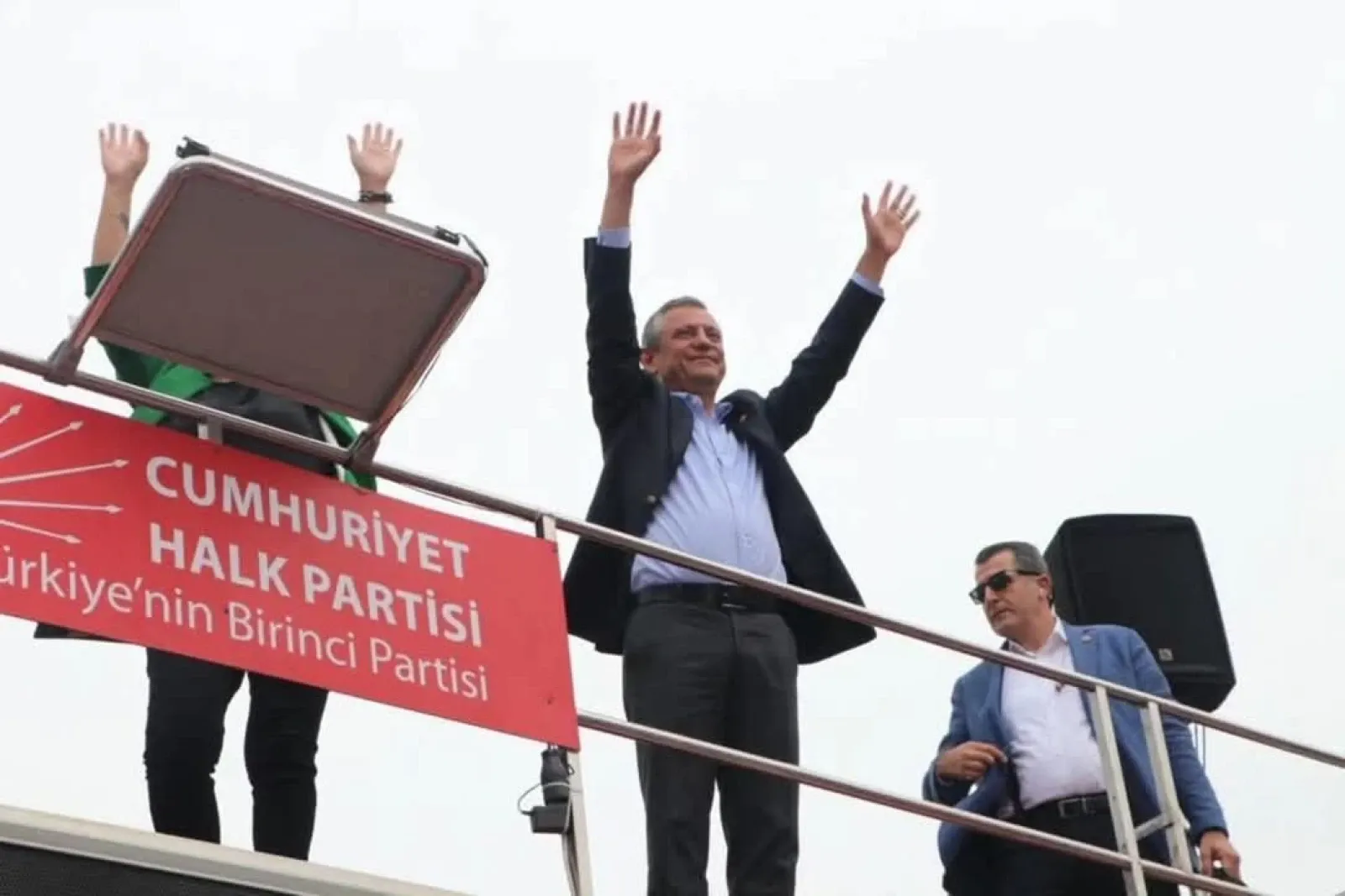 Özel, Niğde’de çiftçilerle bir araya geldi
