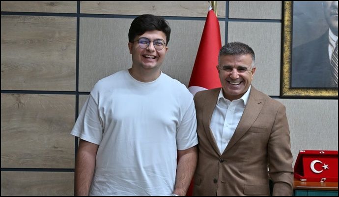 Türkiye Birincisi Miraç Koşar’dan İl Millî Eğitim Müdürü Sultanoğlu’na Ziyaret