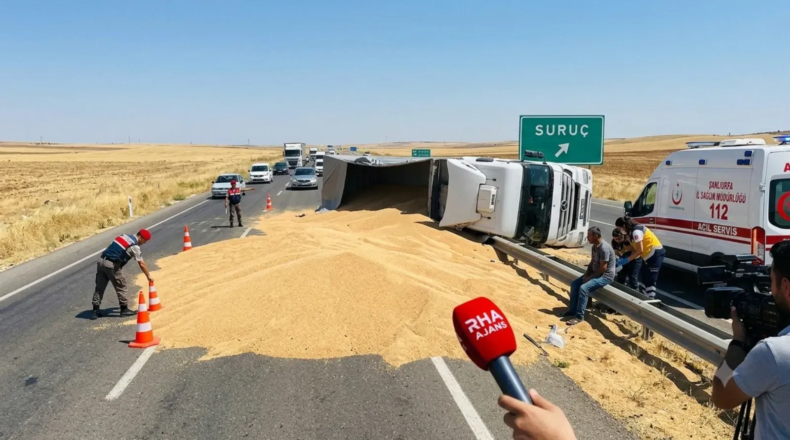 Şanlıurfa-Suruç Karayolunda Buğday Yüklü Tır Devrildi: Buğday Yola Saçıldı, Sürücü Yaralandı