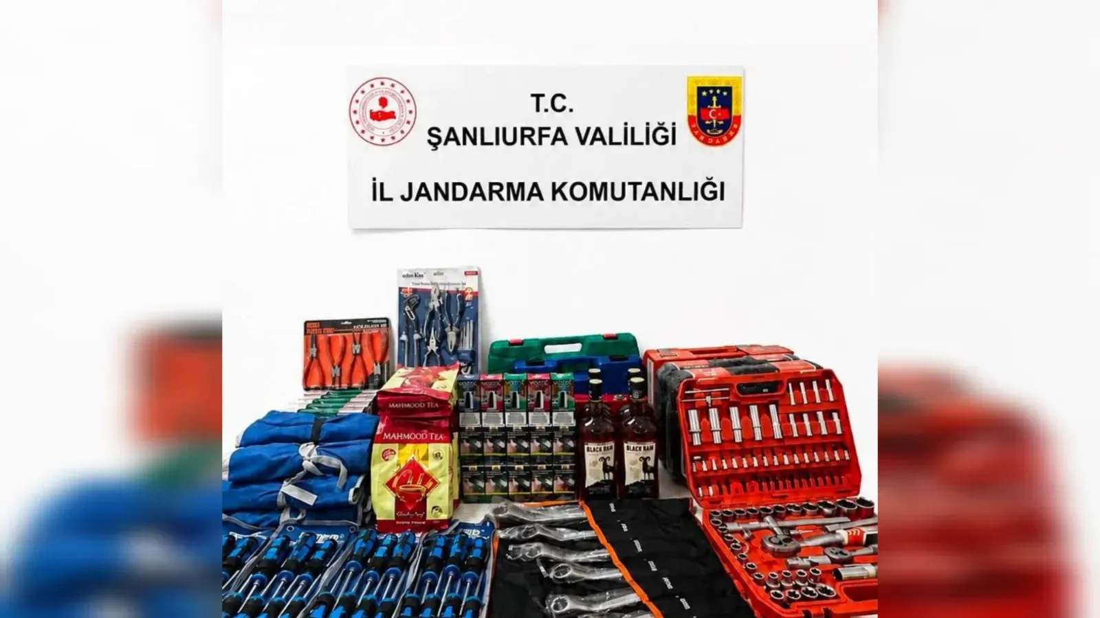 Şanlıurfa’da Jandarmadan Kaçakçılık Operasyonu: Kaçak Ürünler Ele Geçirildi