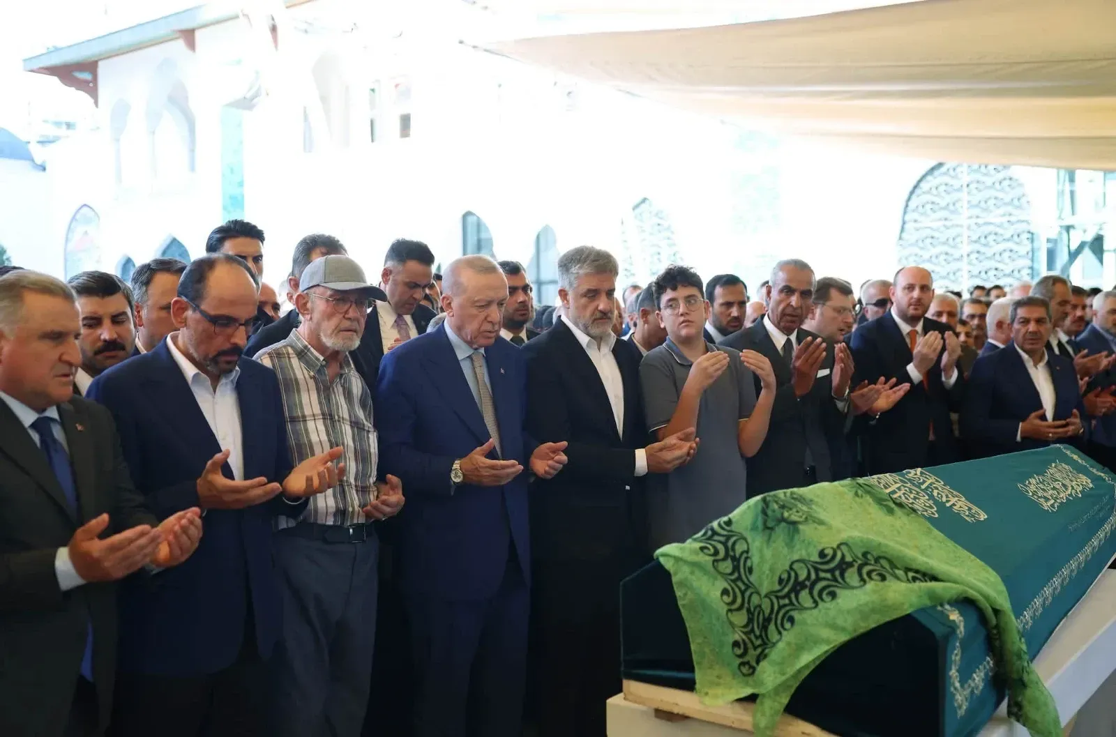 Abdülkadir Emin Önen’in Kızı Fatma Zehra Son Yolculuğuna Uğurlandı