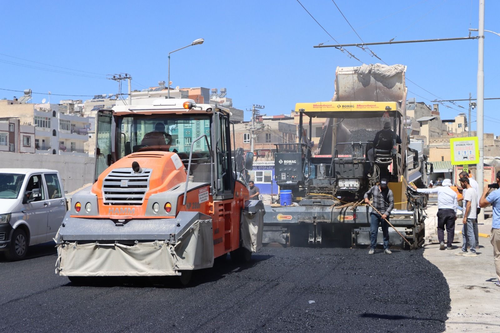 Haleplibahçe Caddesi’nde Sıcak Asfalt Çalışması Sürüyor