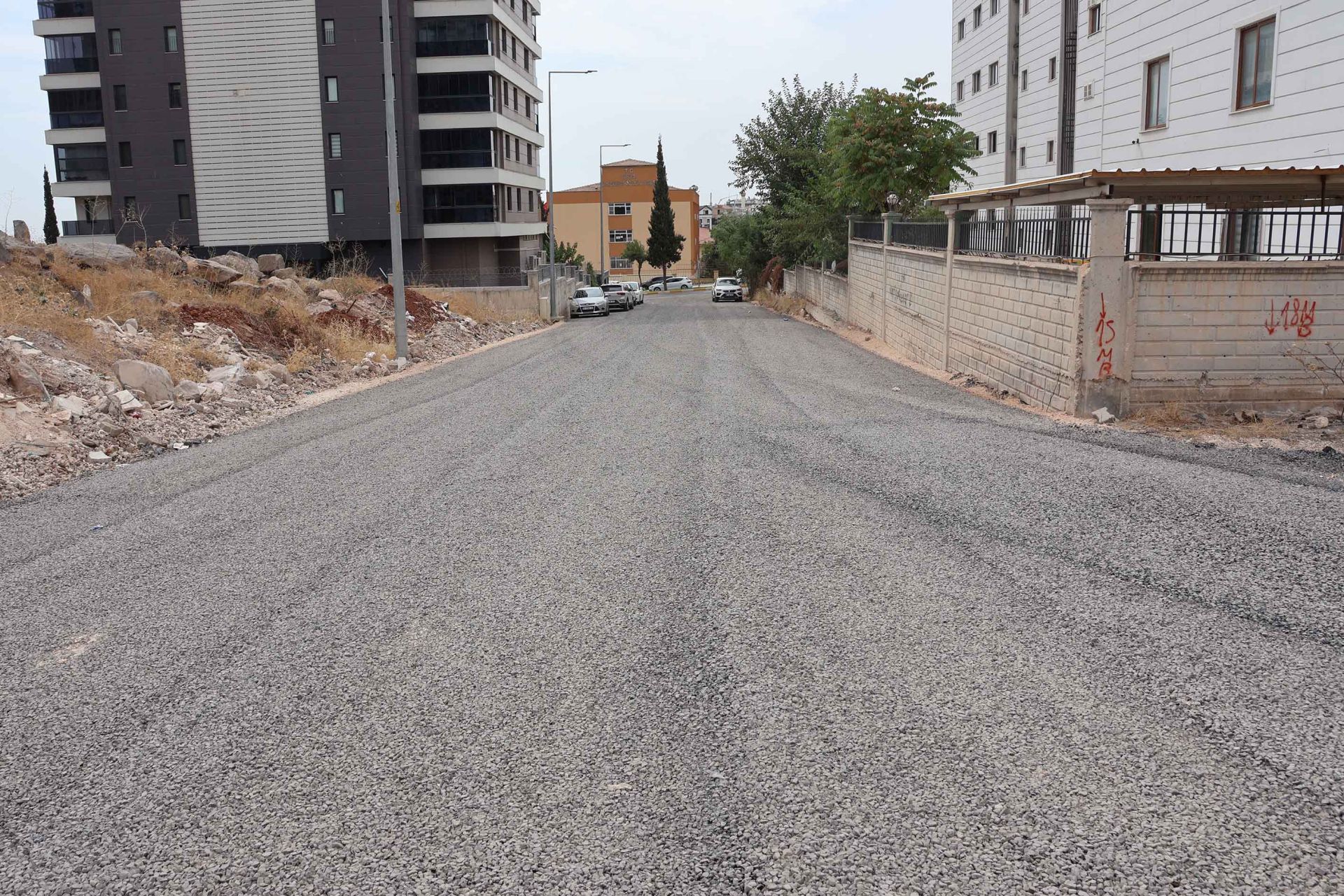 Haliliye’de Asfalt Çalışmaları Sürüyor: Ertuğrul Gazi Mahallesi’nde Yollar Yenileniyor