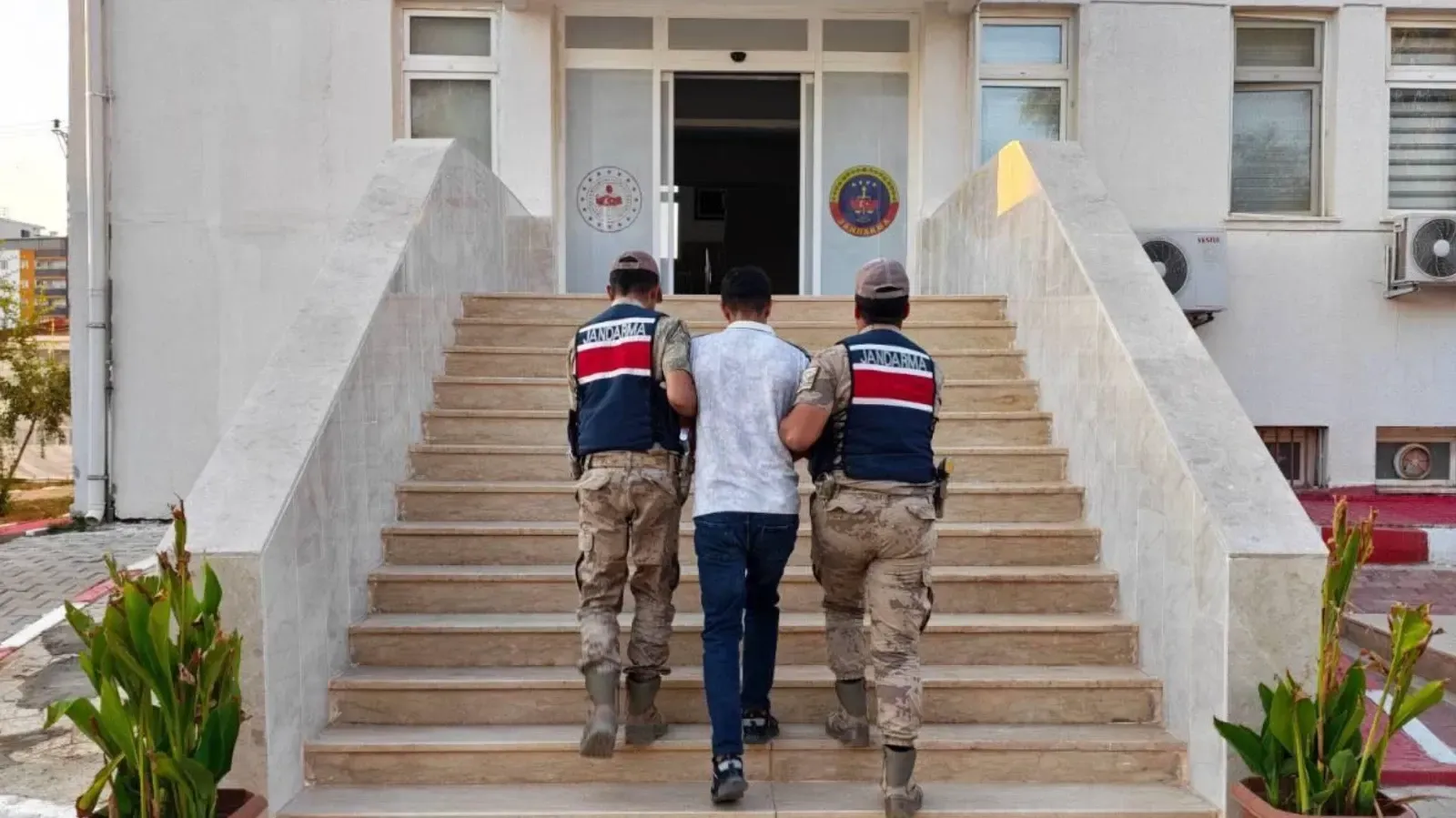 Şanlıurfa’da 5 Yıl Kesinleşmiş Hapis Cezası Bulunan Dolandırıcılık Hükümlüsü Yakalandı