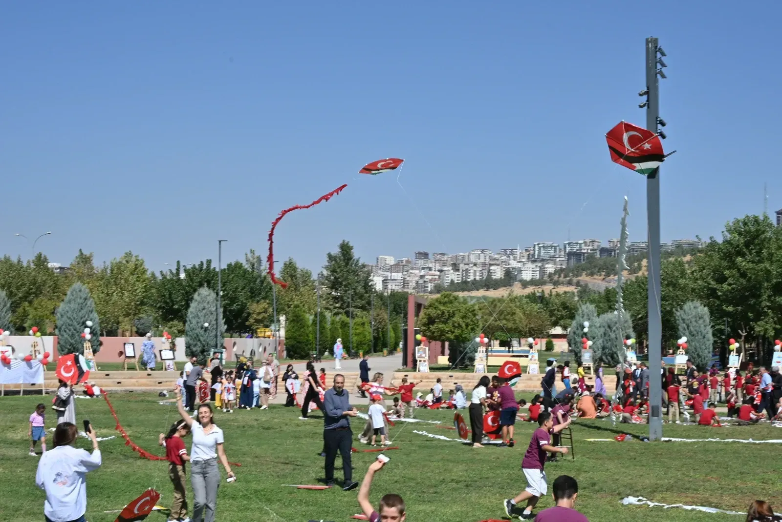 Şanlıurfa’da Öncelik Tartışması: Uçurtma mı, Kitap mı?