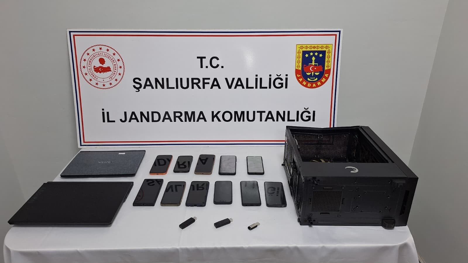 Şanlıurfa’da siber dolandırıcılık operasyonu: 877 milyon TL’lik işlem hacmi tespit edildi