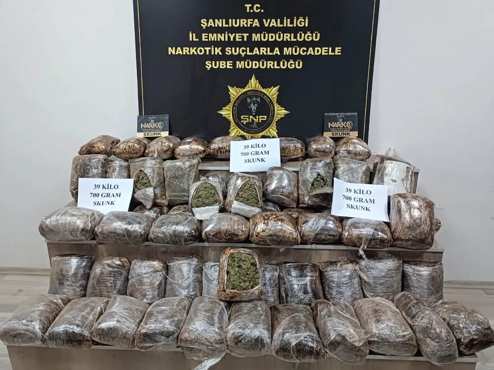 Şanlıurfa’da yolcu otobüsünde 39 kilo 700 gram skunk ele geçirildi