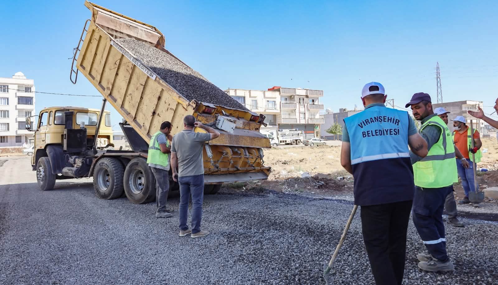 Viranşehir’de Mahalle Yolları Asfaltla Yenileniyor