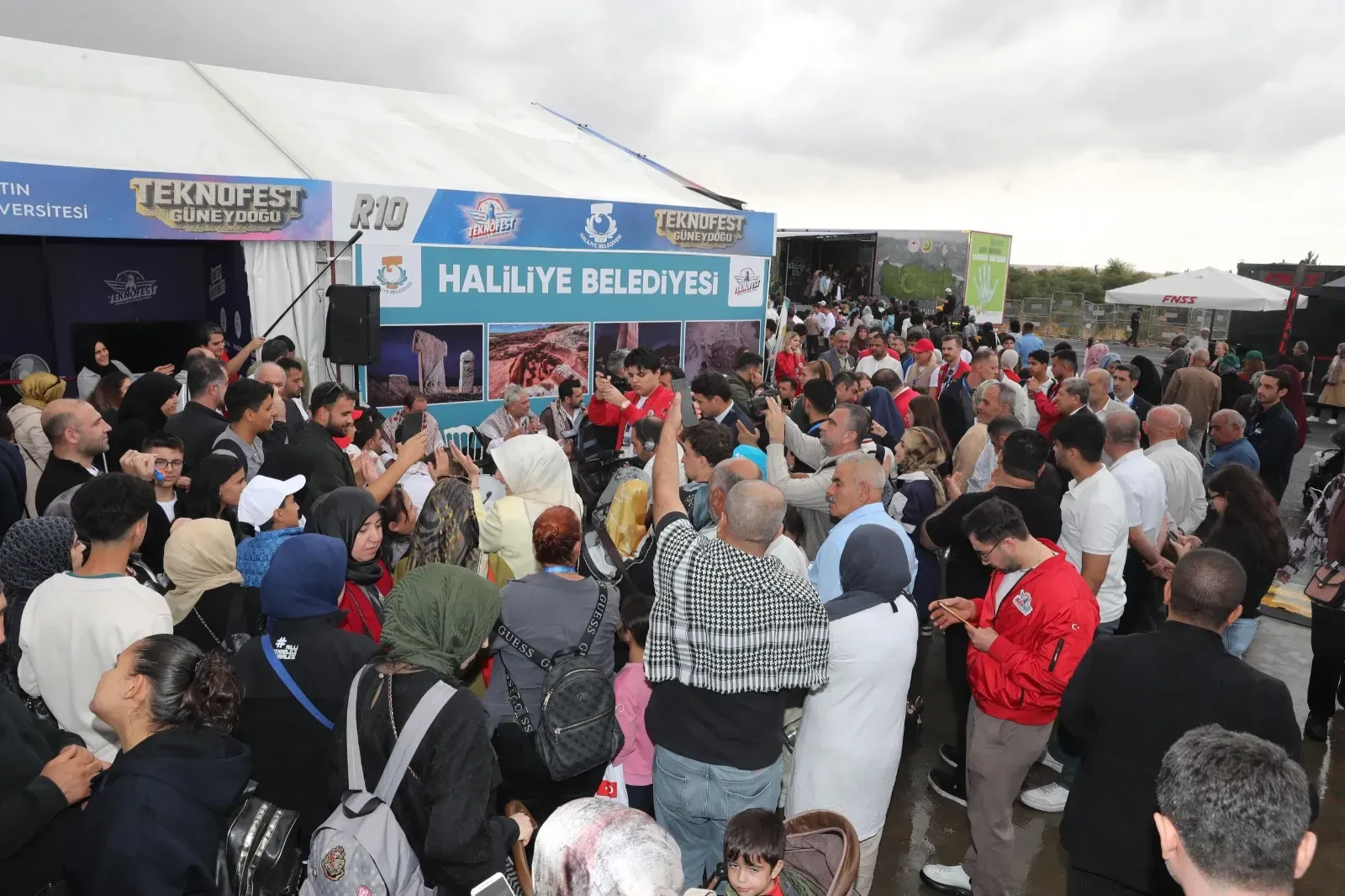 Robotlar Halay Çekti, TEKNOFEST’te Teknoloji ve Sıra Gecesi Buluştu