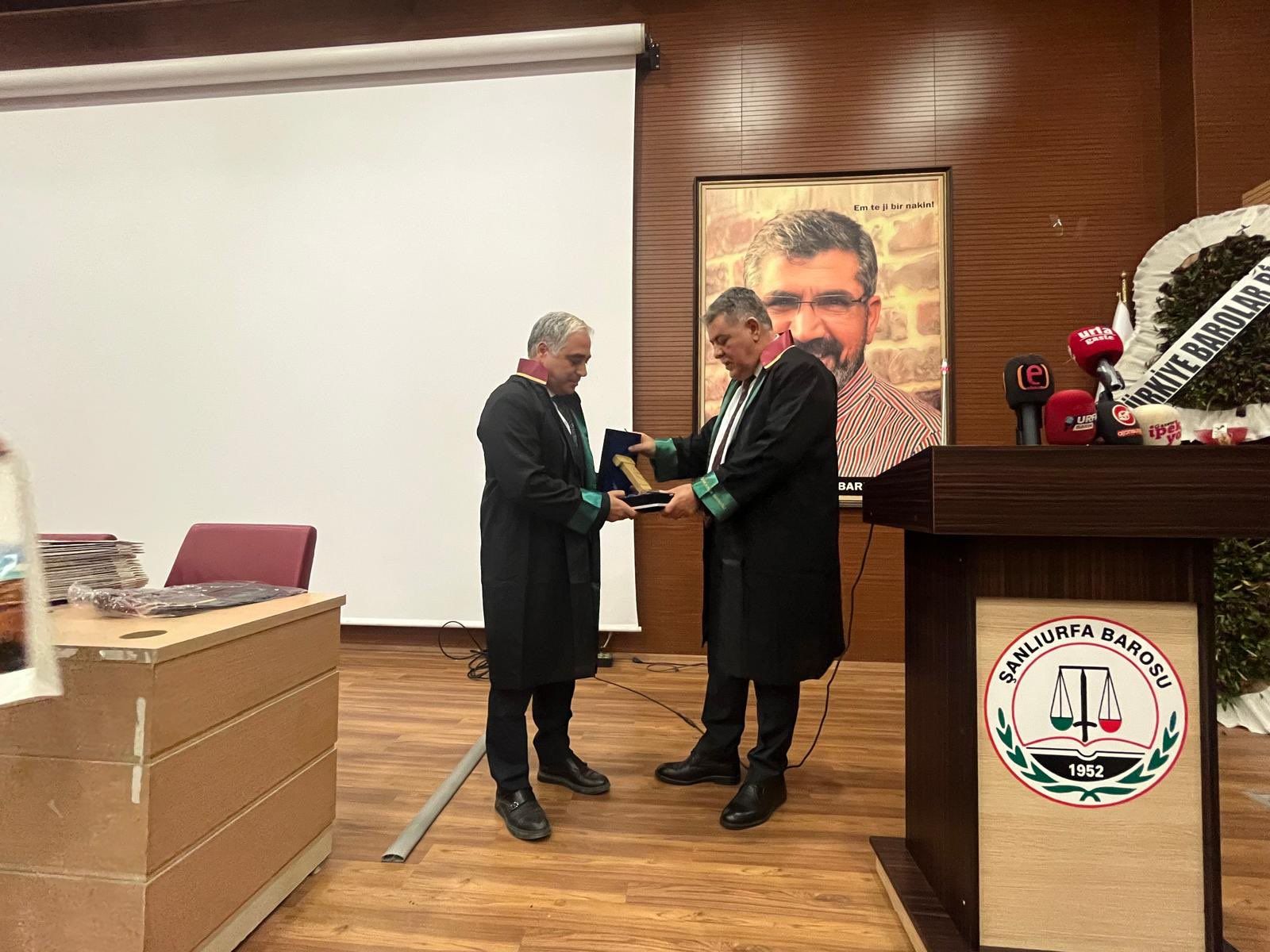 Şanlıurfa Barosu’nda Devir Teslim Töreni: Yeni Başkan Serdil İzol Görevi Devraldı