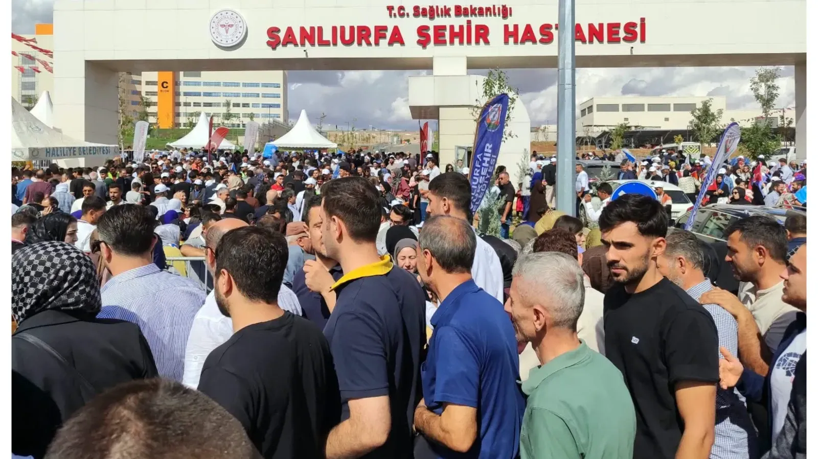 Şanlıurfa Şehir Hastanesi’nde Erdoğan Heyecanı: Alan Hınca Hınç Doldu
