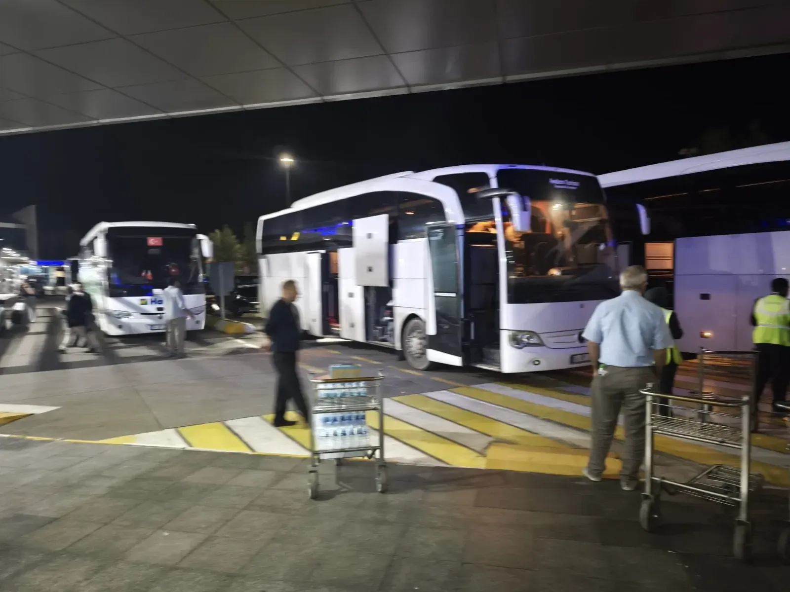 URFA’DAKİ YOLCULAR DİYARBAKIR’A TRANSFER EDİLDİ